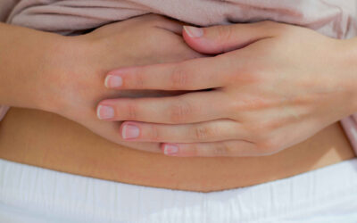 Troubles digestifs et ballonnements dès la préménopause : comprendre et apaiser grâce à la réflexologie plantaire ayurvédique